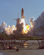https://upload.wikimedia.org/wikipedia/commons/thumb/f/f5/STS-41-D_launch_August_30%2C_1984.jpg/180px-STS-41-D_launch_August_30%2C_1984.jpg